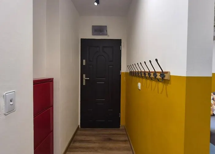 Апартаменты Cozy Corner In - Free Parking