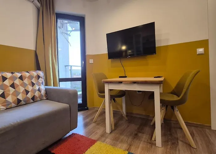 Cozy Corner In - Free Parking Apartment